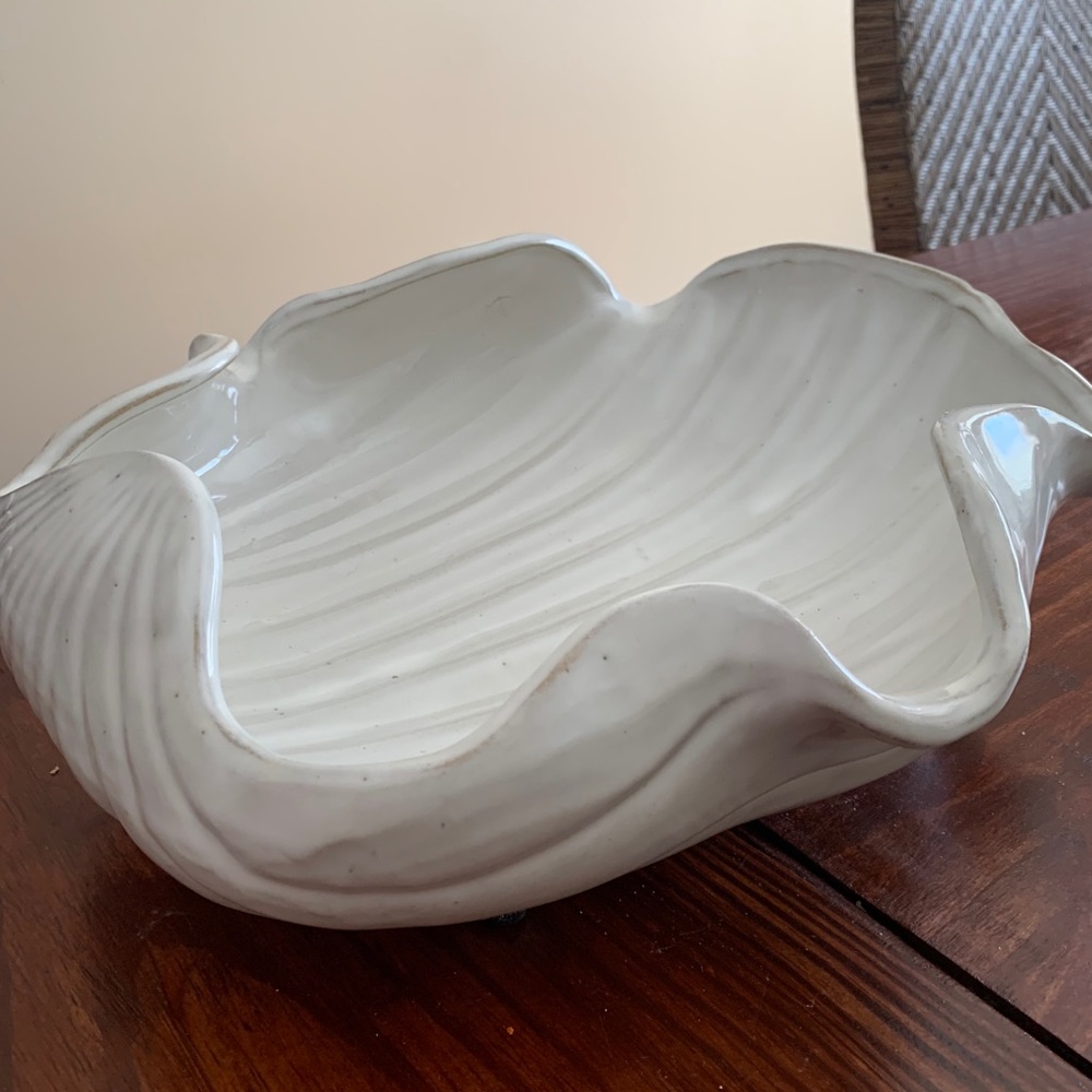 Three Hands Corp white seashell dish decor